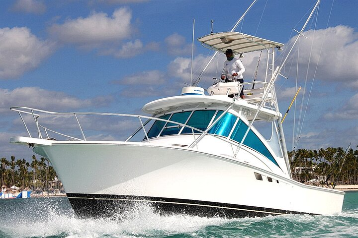 Ultimate fishing machine for private fishing charter. Luhrs 32 Open
